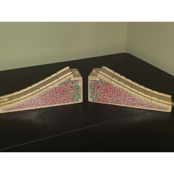 Thomas & Friends Arched Red Clickety Clack Stone Wooden Railway Bridge Train Toy - Picture 1 of 6